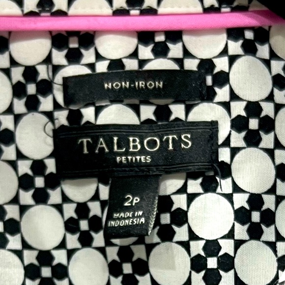 Talbots button up noniron shirt! BNWT size 2 P 4/$20❤️ - Picture 2 of 3